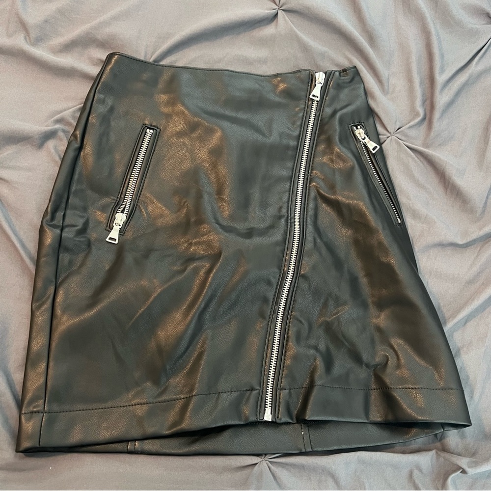 Black Express Skirt